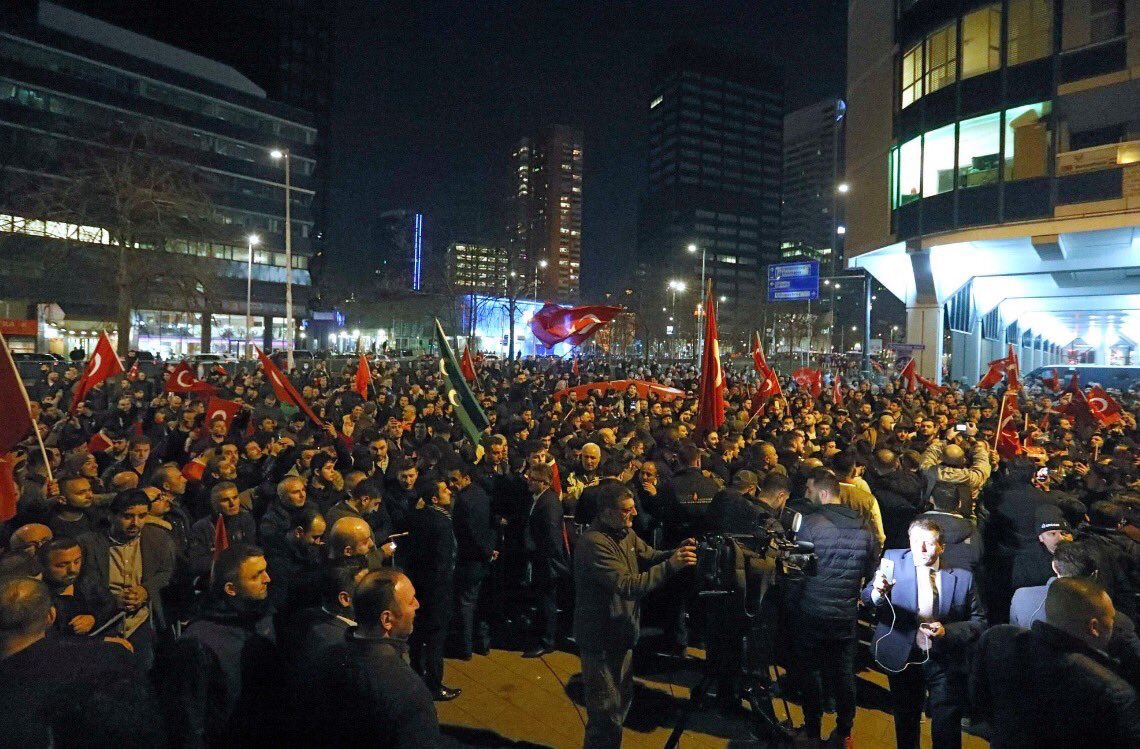5000 turcs à Rotterdam