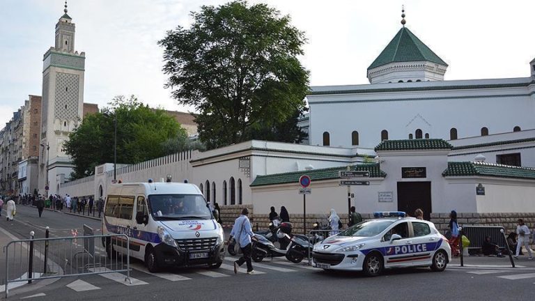 darmanin mosquée fermée